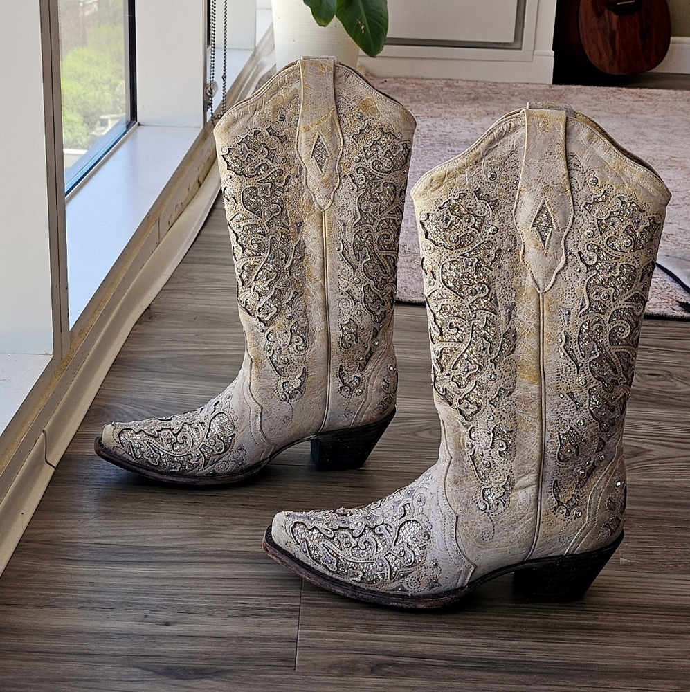 Corral Cream and Gold Embroidered Cowboy Boots